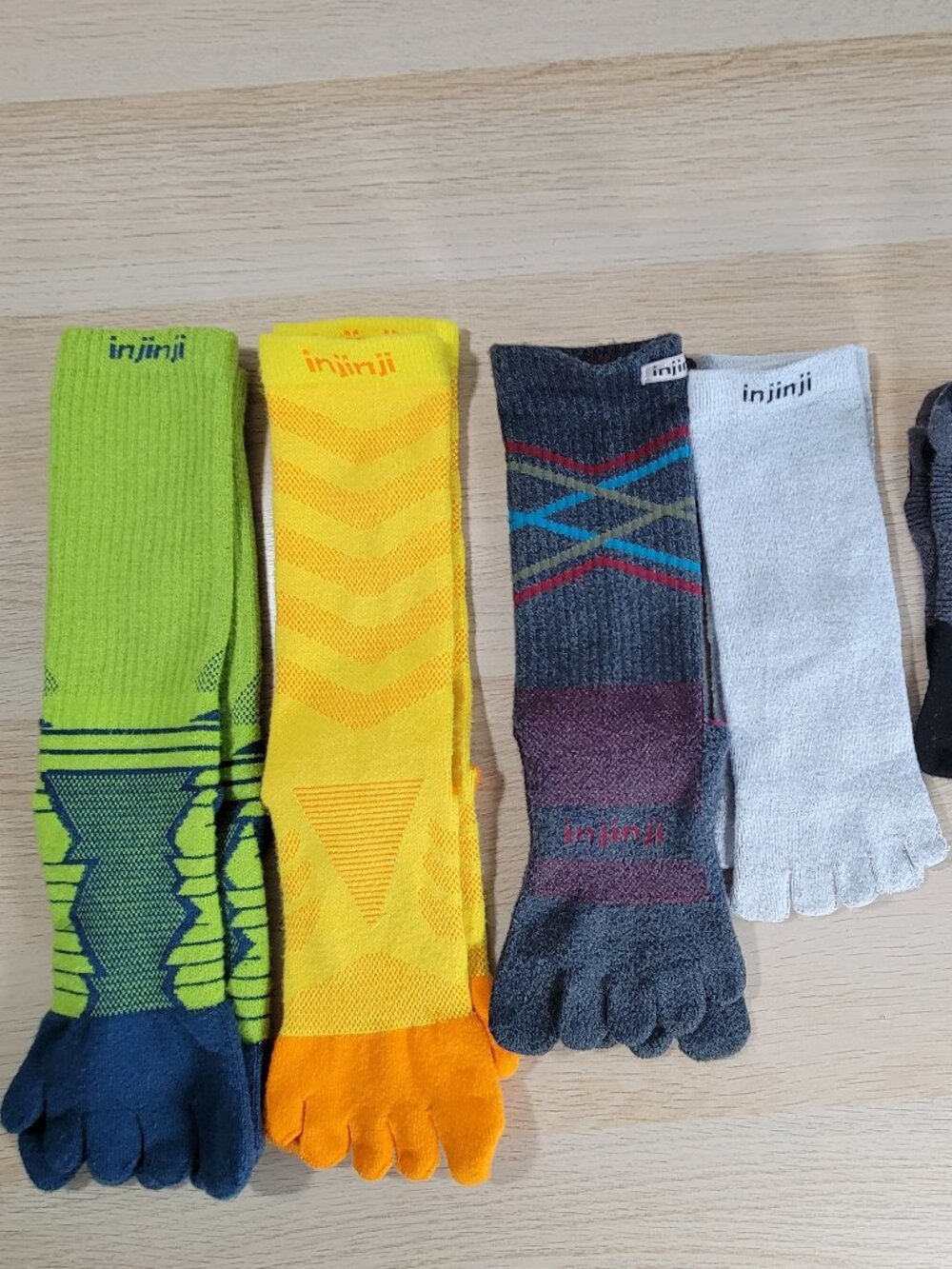 Injinji Unisex Medium Large Performance Toe Socks Lot of Six Crew Running Hiking